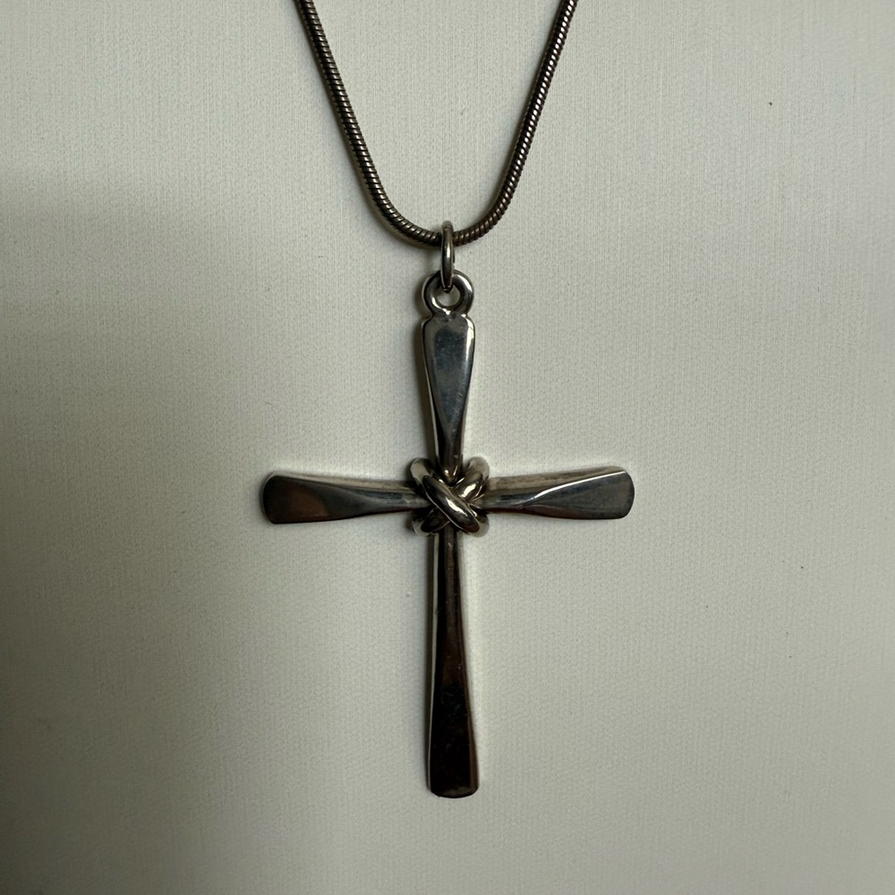 Stylish Silver Tone Cross Necklace